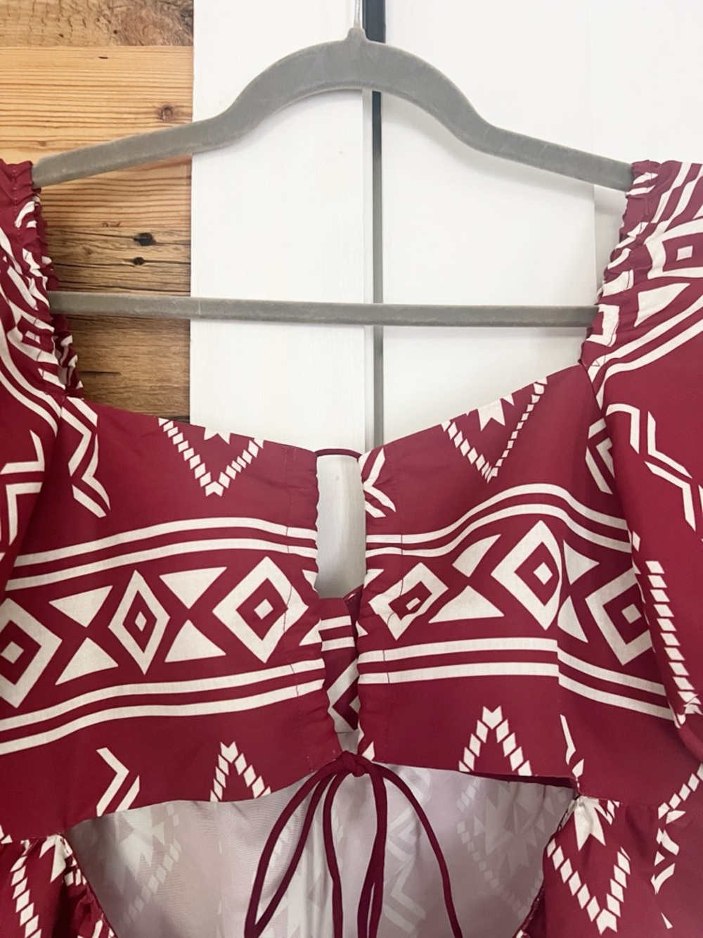 NWT Sachin & Babi Red Lyra Print Short Sleeve Tie Back Blouse Crimson Aztec - Picture 9 of 9